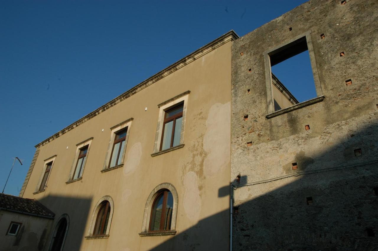 Castello D'Alcontres Guest House 3 Stelle Ницца ди Сицилия Экстерьер фото